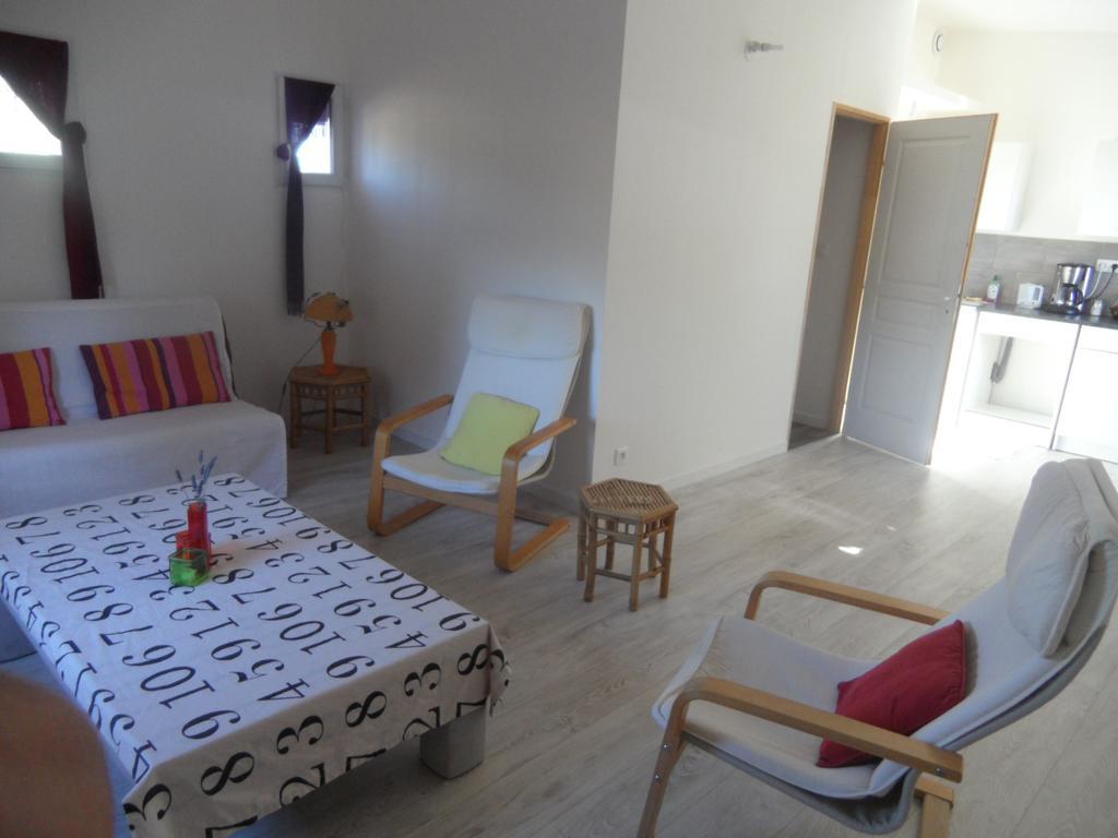 Mas Vincent Apartment La Fare-les-Oliviers Exterior photo